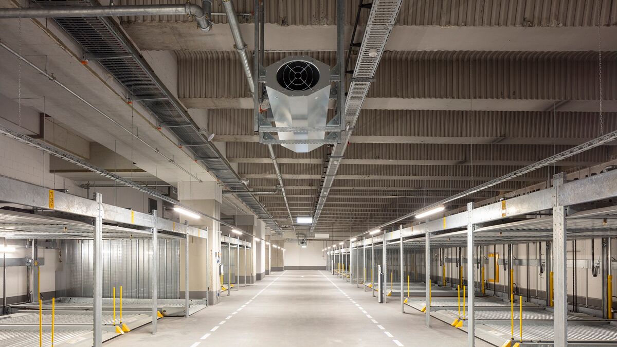 Vue d'ensemble des ascenseurs combinés WÖHR dans le parking souterrain (vue d'ensemble)