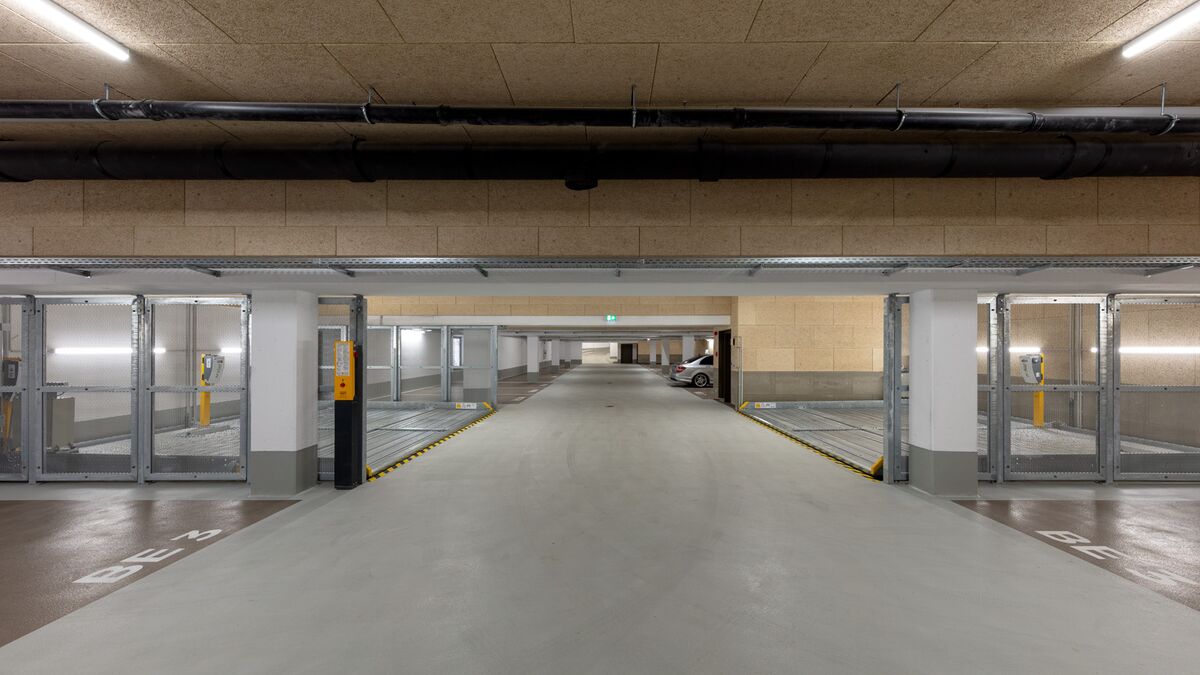 Vue d'ensemble d'un parking souterrain équipé de systèmes de stationnement