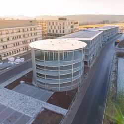 Vue aérienne du parking du campus de santé de Calw