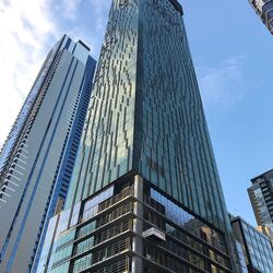 Vue extérieure de l'immeuble Skytower Victoria One à Melbourne