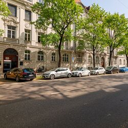 Vue extérieure du bâtiment classé situé dans la rue Franz-Joseph