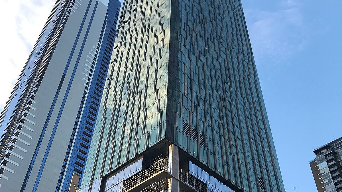 Vue extérieure de l'immeuble Skytower Victoria One à Melbourne